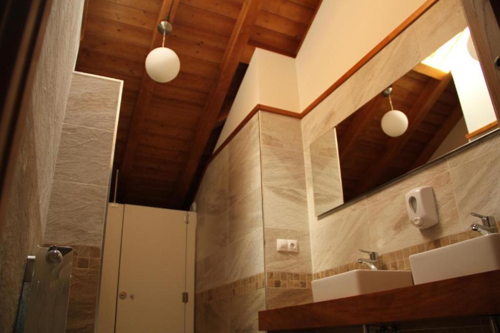 Casa Lixa Hotel Rural Albergue Las Herrerias Luaran gambar